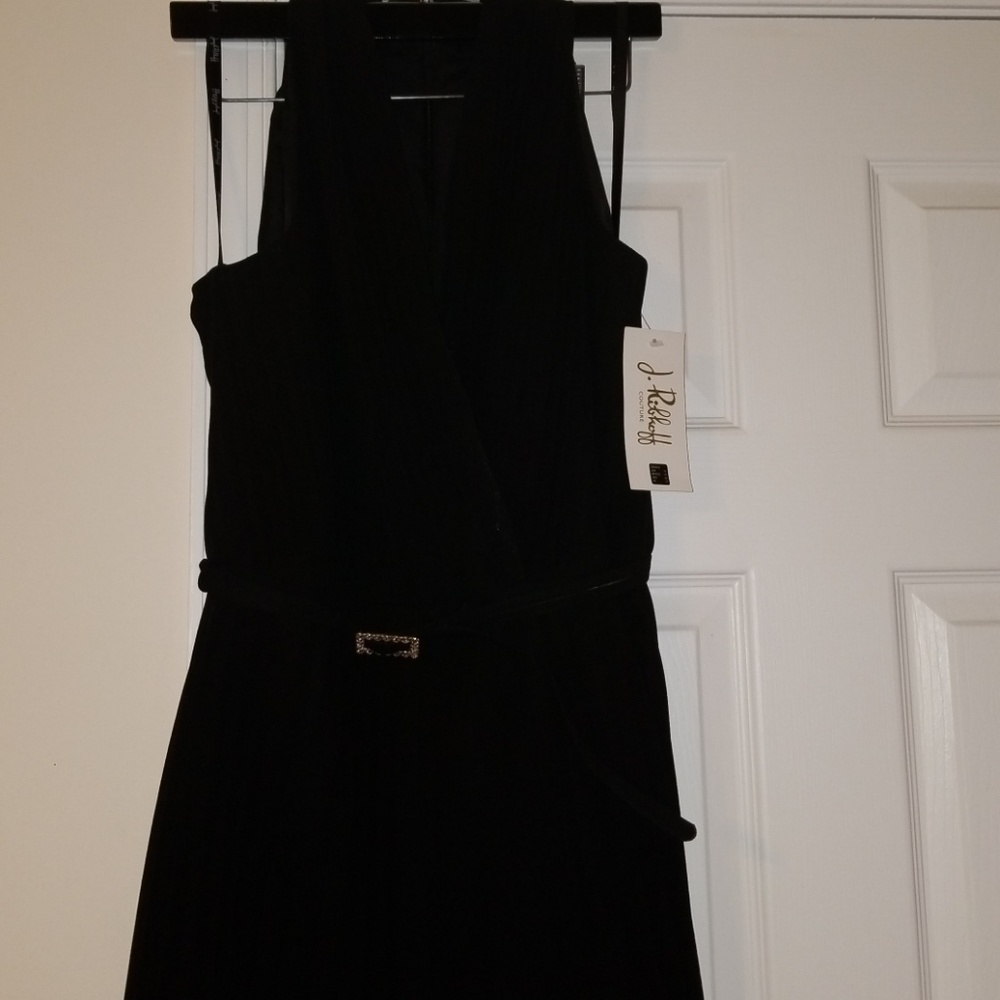 Simply stunning little black dress